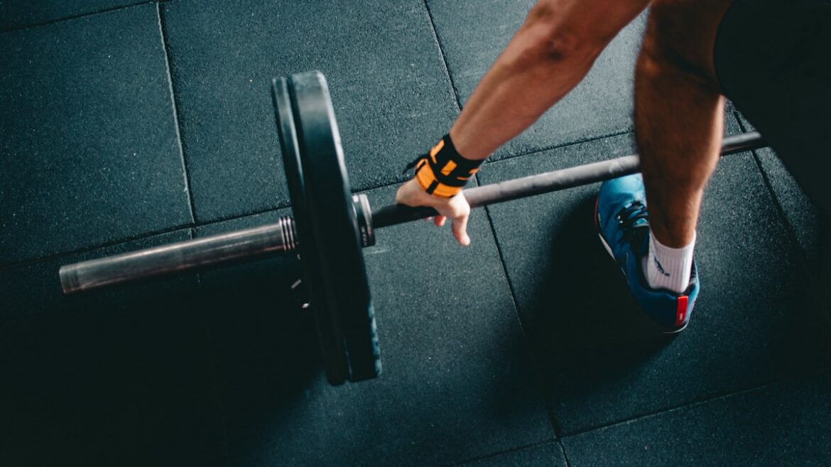 HYROX vs. DEKA FIT vs. CrossFit: La Batalla del Fitness Funcional de Competición — Diferencias, Demandas Metabólicas y Cómo Prepararte